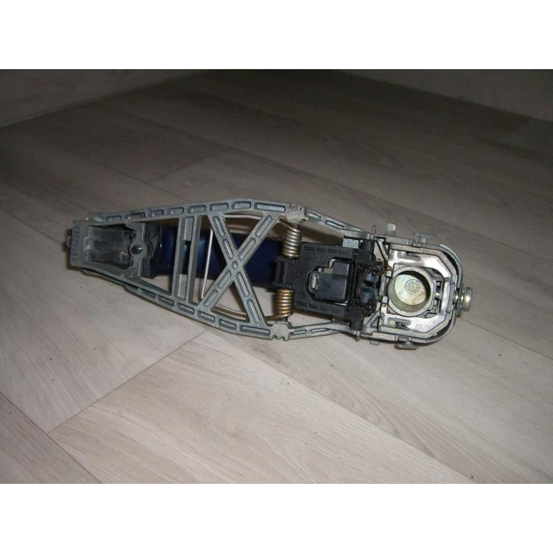 Poignee porte arriere gauche VOLKSWAGEN TOURAN 1 PHASE 1 d’occasion