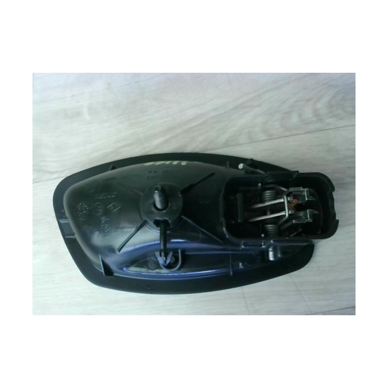 Poignee interieur avant gauche RENAULT MEGANE 3 PHASE 3 d’occasion
