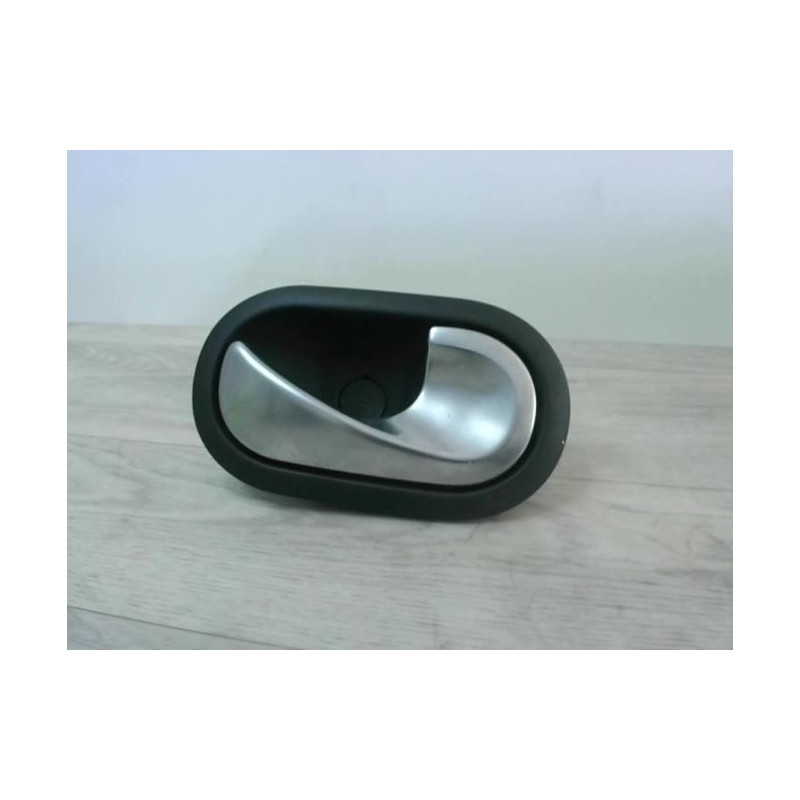 Poignee interieur avant droit RENAULT SCENIC 2 PHASE 2 d’occasion