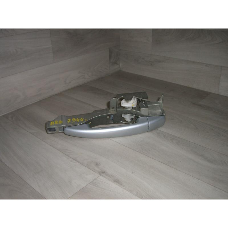 Poignee porte arriere gauche PEUGEOT 407 PHASE 1 d’occasion