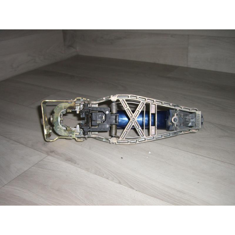 Poignee porte avant gauche VOLKSWAGEN TOURAN 1 PHASE 1 d’occasion