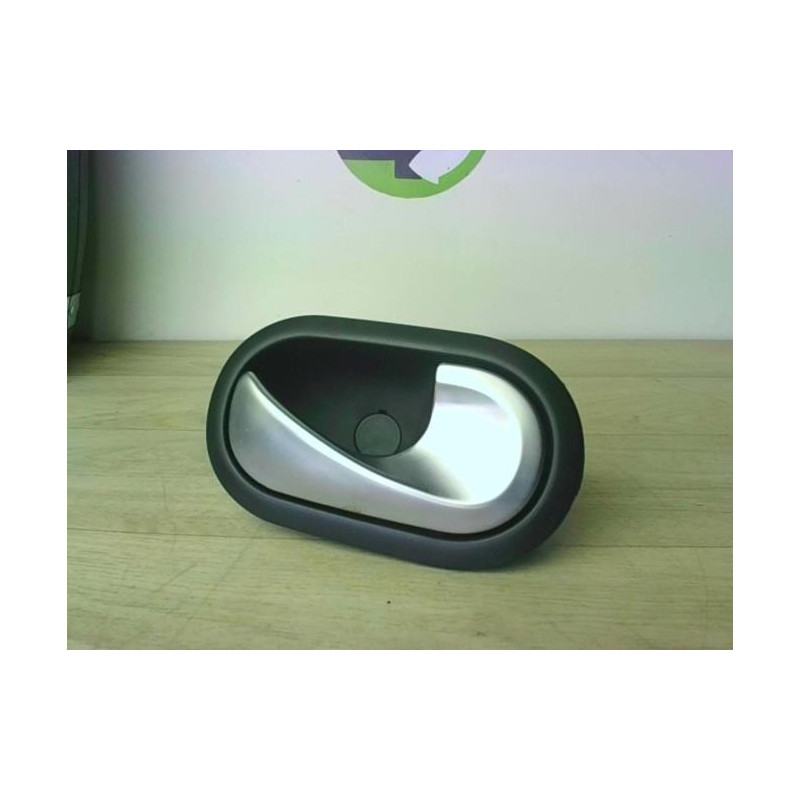 Poignee interieur avant droit RENAULT CLIO 3 PHASE 2 d’occasion