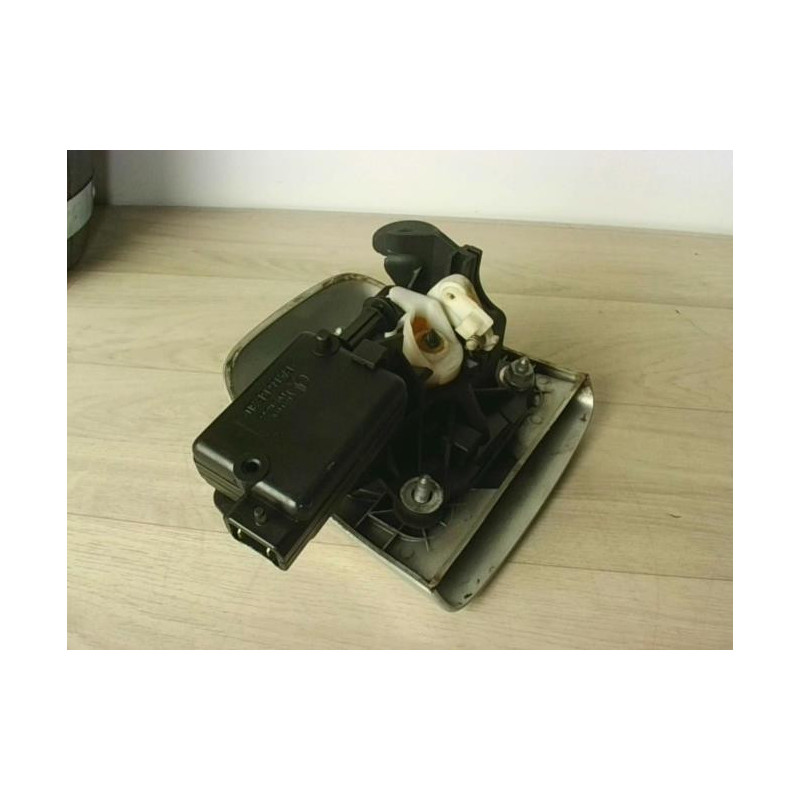 Bouton de coffre RENAULT CLIO 2 CAMPUS PHASE 1 d’occasion