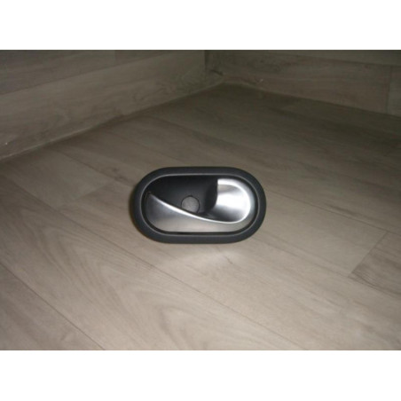 Poignee interieur arriere droit RENAULT MEGANE 2 PHASE 2 d’occasion