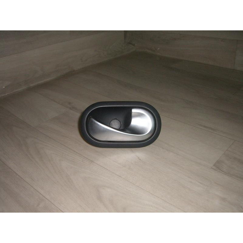Poignee interieur arriere droit RENAULT MEGANE 2 PHASE 2 d’occasion