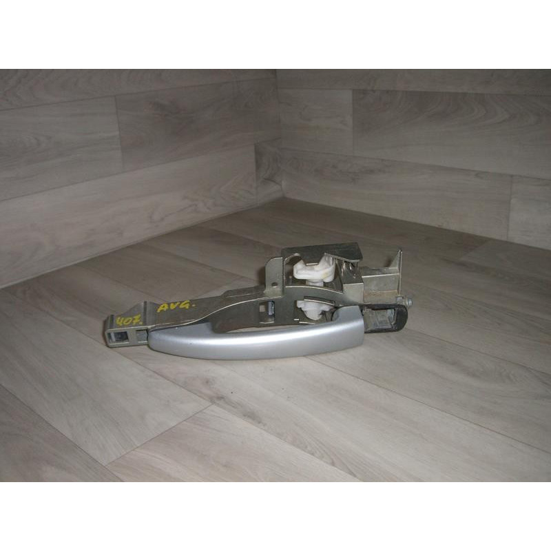 Poignee porte avant gauche PEUGEOT 407 PHASE 1 d’occasion