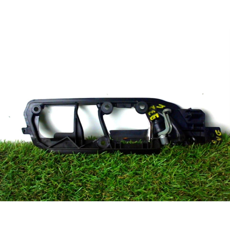 Poignee interieur avant gauche VOLKSWAGEN POLO 4 PHASE 1 d’occasion