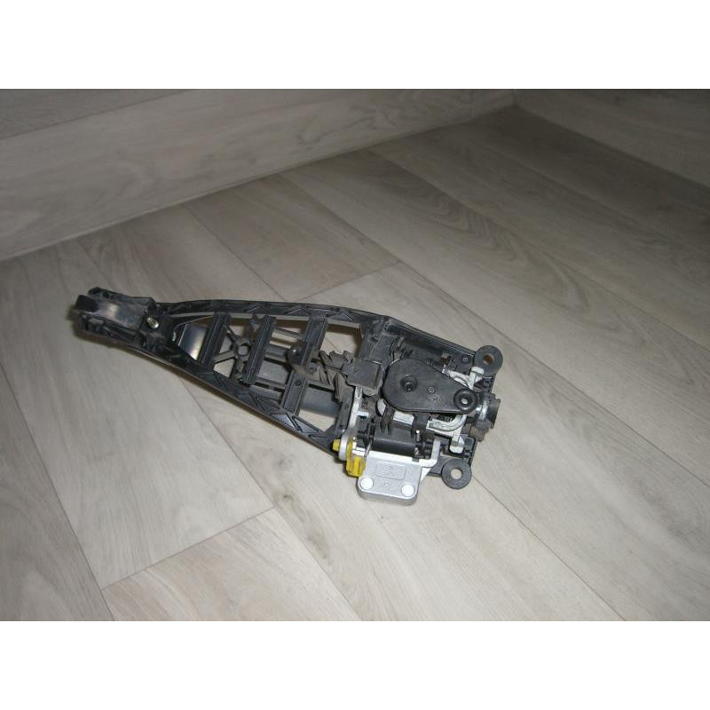 Poignee porte avant gauche OPEL CORSA D PHASE 2 d’occasion