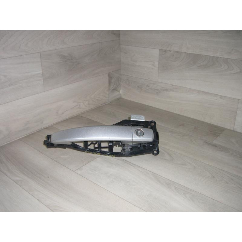 Poignee porte avant gauche OPEL ZAFIRA B PHASE 1 d’occasion
