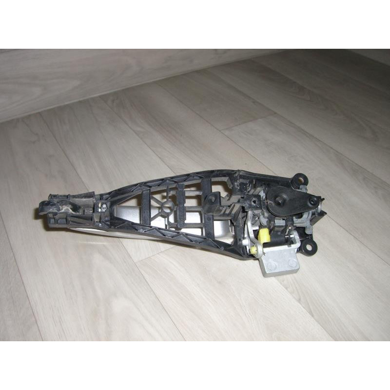Poignee porte avant gauche OPEL ZAFIRA B PHASE 1 d’occasion