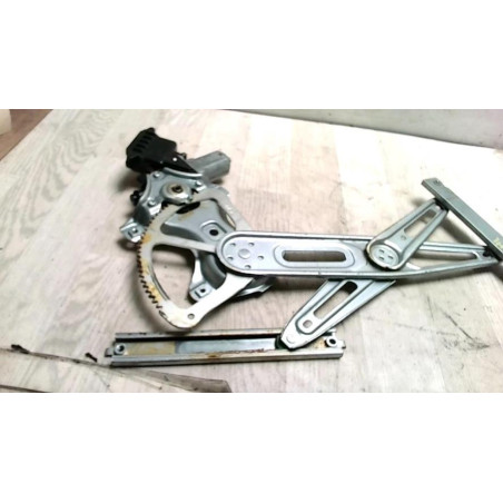 Leve vitre electrique avant gauche TOYOTA YARIS 2 PHASE 1 d’occasion