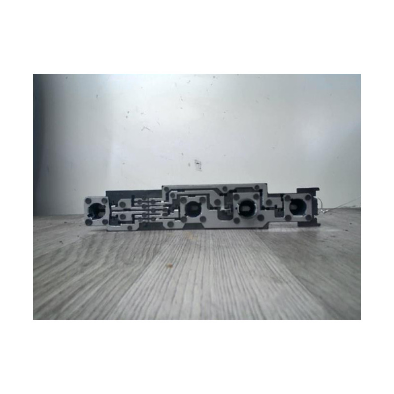Platine feu arriere gauche RENAULT  d’occasion