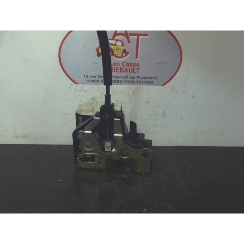 Serrure avant gauche RENAULT CLIO II PHASE 1 d’occasion