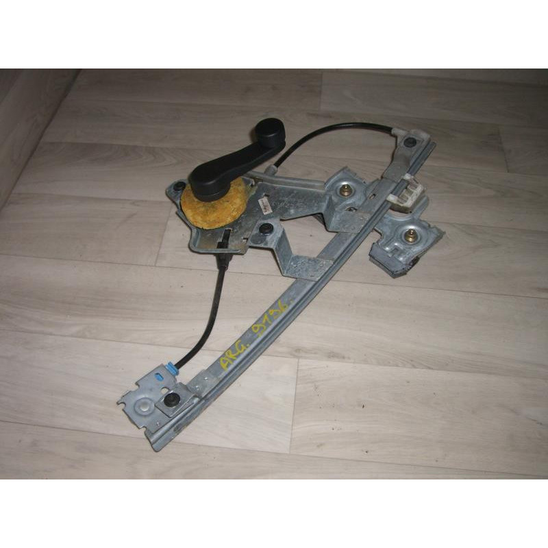 Leve vitre mecanique arriere gauche SKODA OCTAVIA 1 PHASE 2 BREAK d’occasion