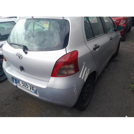 Vitre avant droit TOYOTA YARIS 2 PHASE 1 d’occasion