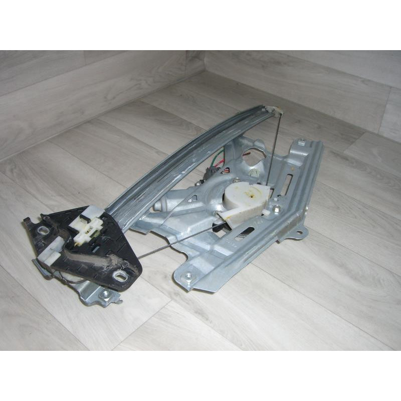 Leve vitre electrique avant gauche HONDA CIVIC 7 PHASE 1 d’occasion