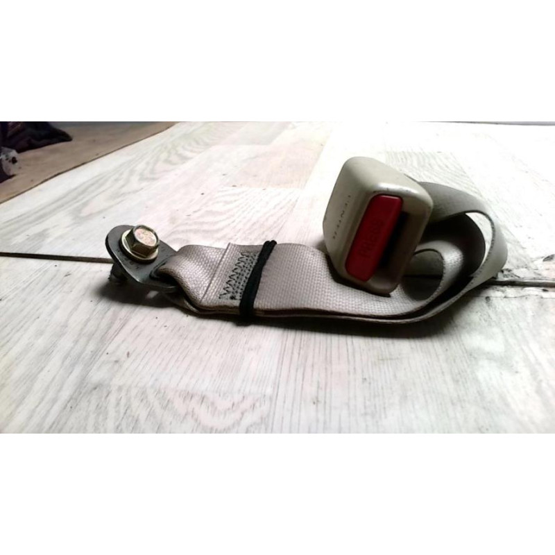 Attache ceinture arriere gauche TOYOTA COROLLA VERSO 1 d’occasion