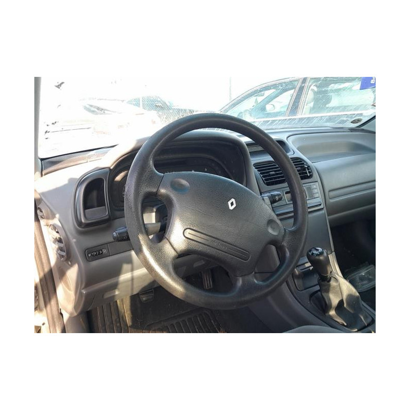 Pare choc avant RENAULT LAGUNA 1 PHASE 1 d’occasion