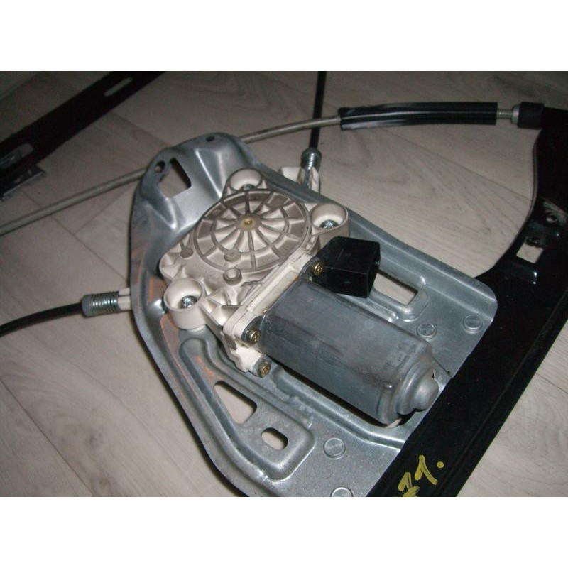 Leve vitre electrique avant gauche MERCEDES CLASSE C 203 PHASE 1 d’occasion