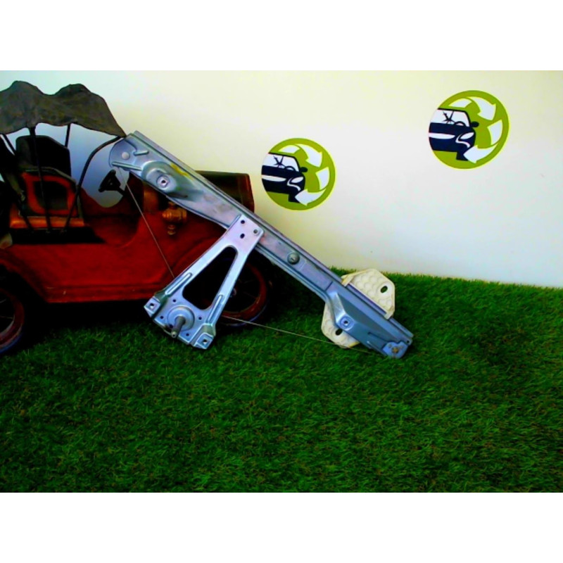 Leve vitre mecanique arriere droit RENAULT CLIO 2 PHASE 1 d’occasion