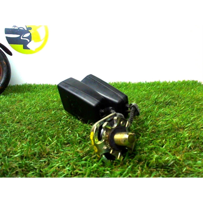 Attache ceinture arriere centrale VOLKSWAGEN POLO 4 PHASE 1 d’occasion