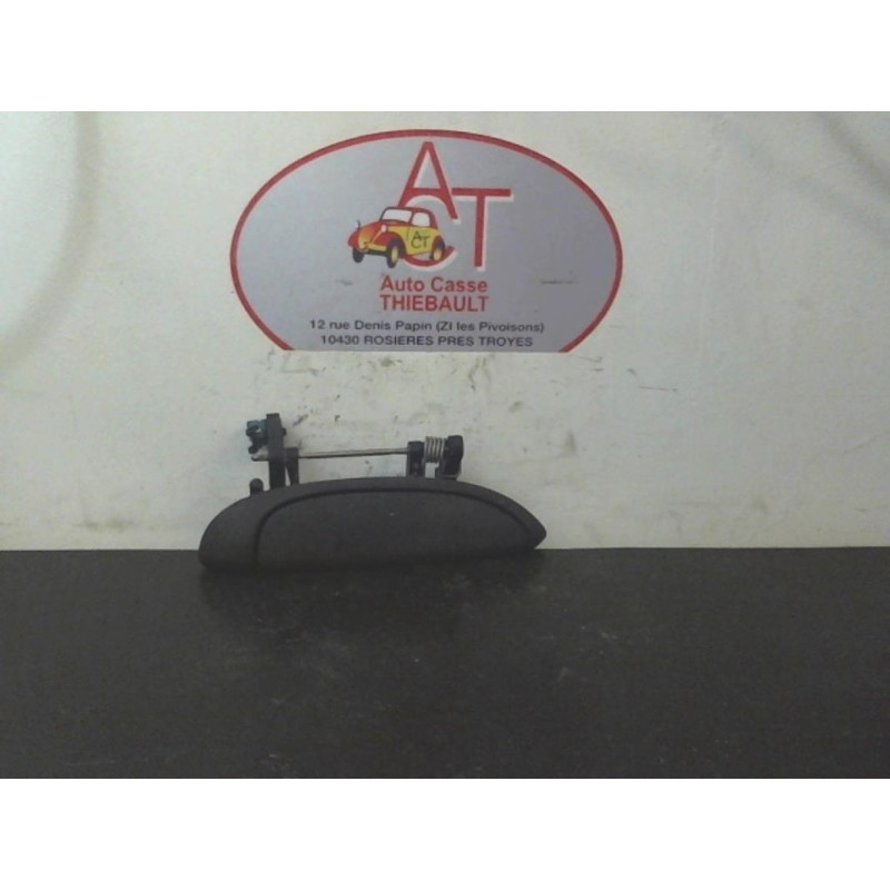 Poignee porte avant droit RENAULT CLIO II PHASE 1 d’occasion