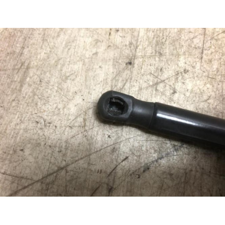 Verin de coffre droit VOLKSWAGEN POLO 5 PHASE 2 d’occasion