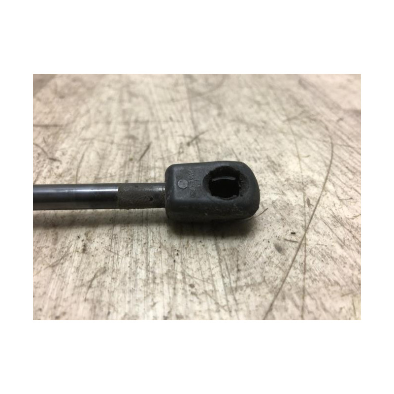 Verin de coffre gauche VOLKSWAGEN POLO 5 PHASE 2 d’occasion