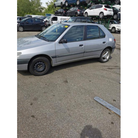 Fusee avant gauche PEUGEOT 306 PHASE 1 d’occasion