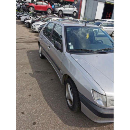 Fusee avant gauche PEUGEOT 306 PHASE 1 d’occasion