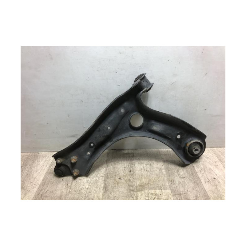 Triangle avant droit VOLKSWAGEN POLO 5 PHASE 2 d’occasion