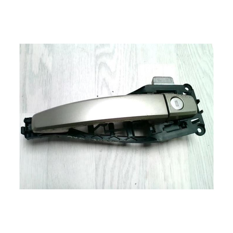 Poignee porte avant gauche OPEL CORSA D PHASE 1 d’occasion