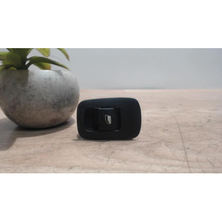Interrupteur de leve vitre arriere droit CITROEN C4 GRAND PICASSO 1 d’occasion