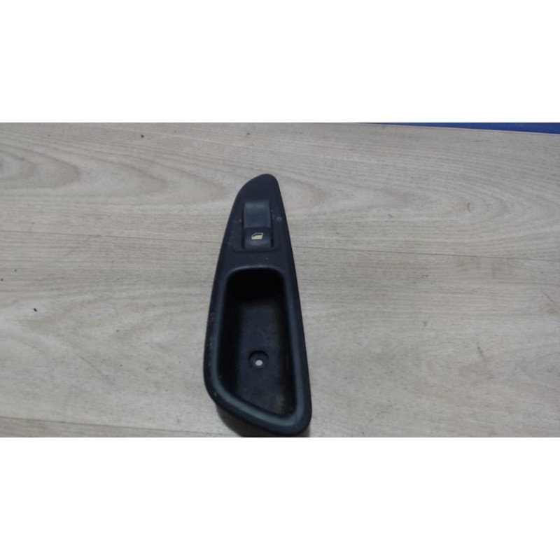 Interrupteur de leve vitre arriere droit PEUGEOT 308 1 PHASE 1 d’occasion