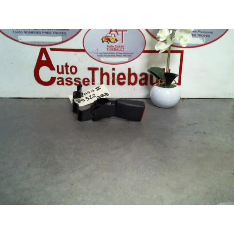 Attache ceinture arriere droit TOYOTA AVENSIS II d’occasion