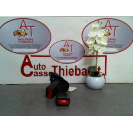 Attache ceinture centrale avant TOYOTA AVENSIS II d’occasion