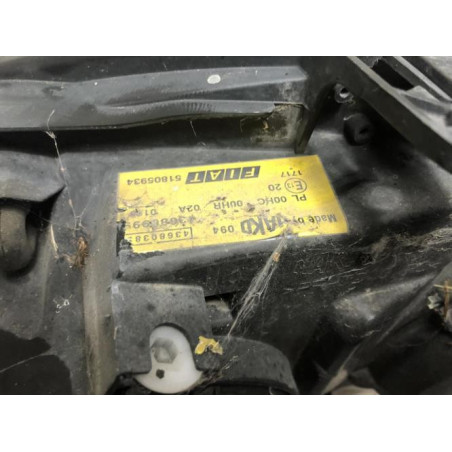 Optique avant principal droit (feux)(phare) FIAT  d’occasion