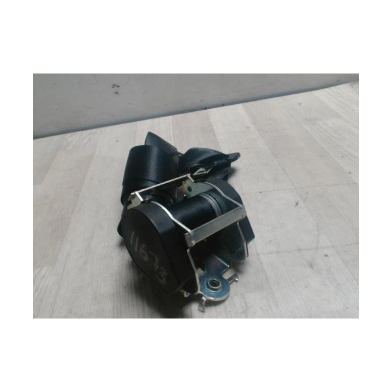 Ceinture arriere centre troisieme ligne DACIA SANDERO 1 d’occasion