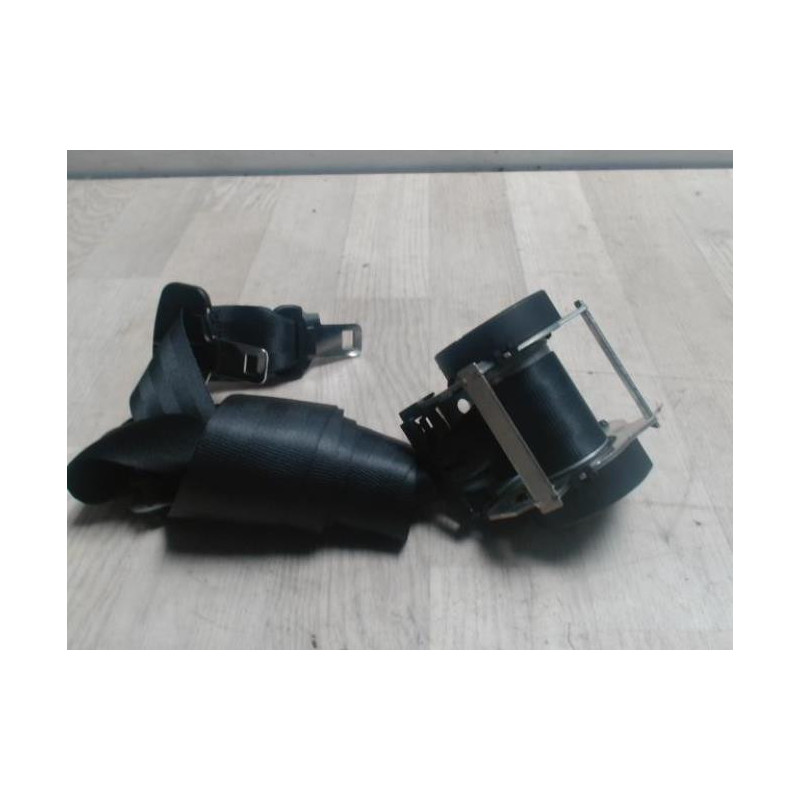 Ceinture arriere centre troisieme ligne DACIA SANDERO 1 d’occasion