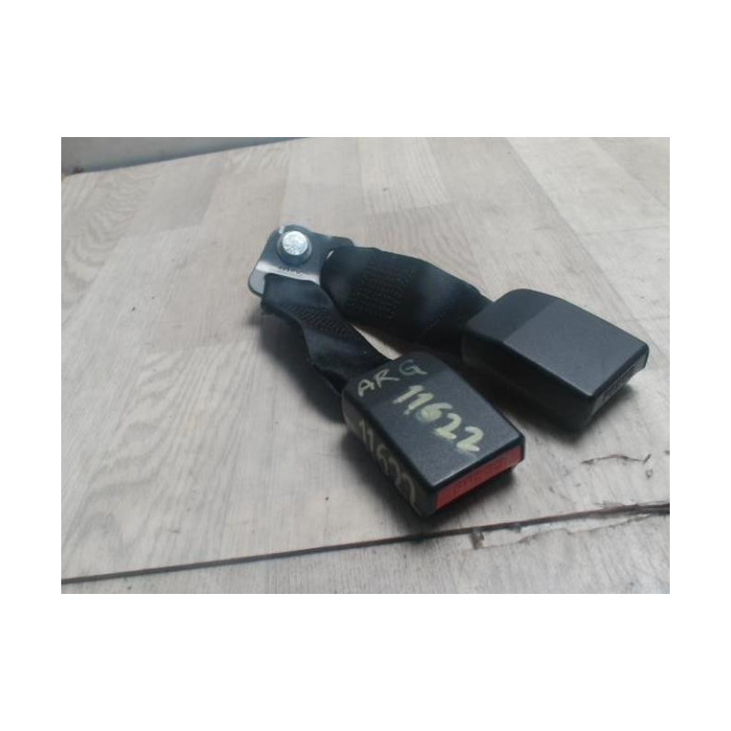 Attache ceinture arriere gauche DACIA SANDERO 1 d’occasion