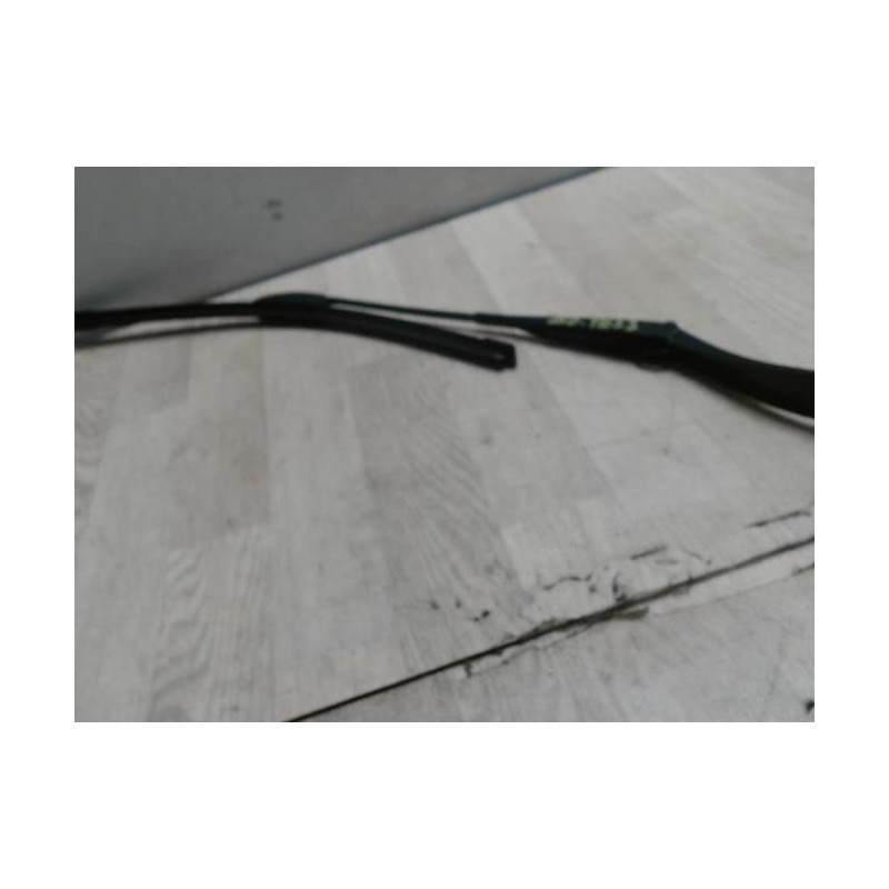 Bras essuie glace avant droit DACIA SANDERO 1 d’occasion
