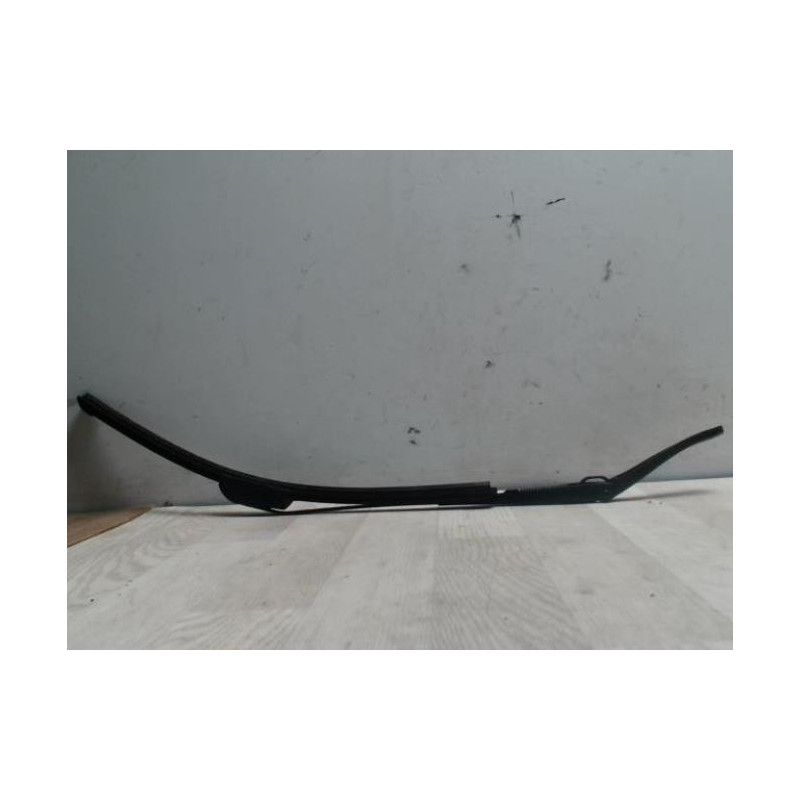 Bras essuie glace avant droit DACIA SANDERO 1 d’occasion