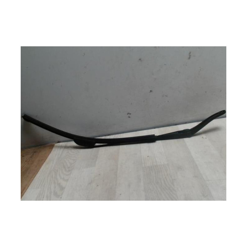 Bras essuie glace avant droit DACIA SANDERO 1 d’occasion