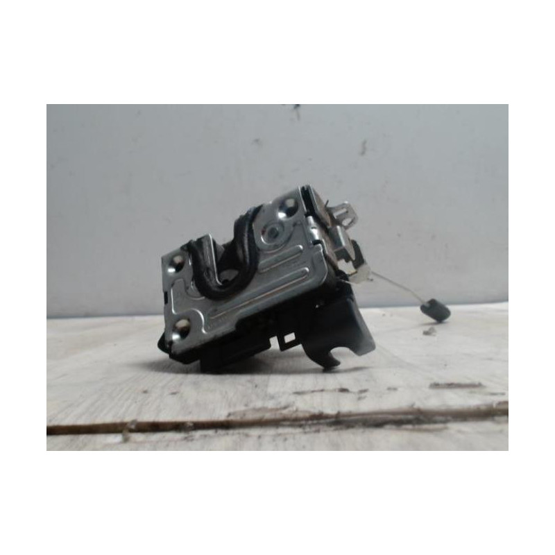 Serrure avant droit DACIA SANDERO 1 d’occasion