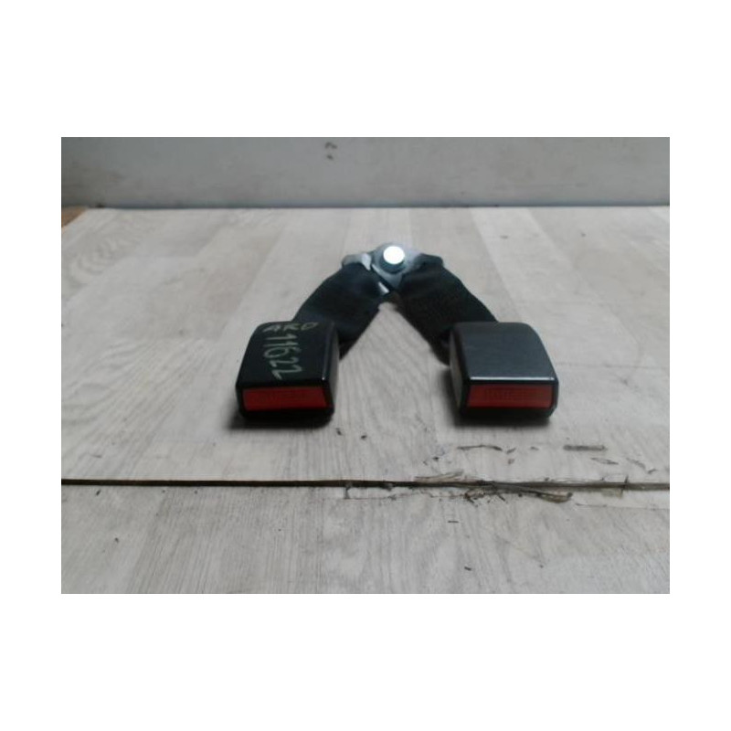 Attache ceinture arriere centrale DACIA SANDERO 1 d’occasion