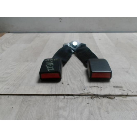 Attache ceinture arriere centrale DACIA SANDERO 1 d’occasion