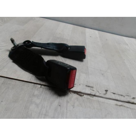Attache ceinture arriere centrale DACIA SANDERO 1 d’occasion