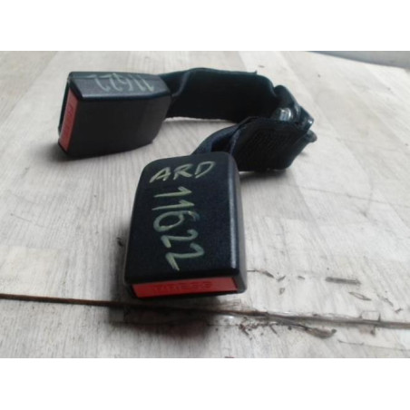 Attache ceinture arriere centrale DACIA SANDERO 1 d’occasion