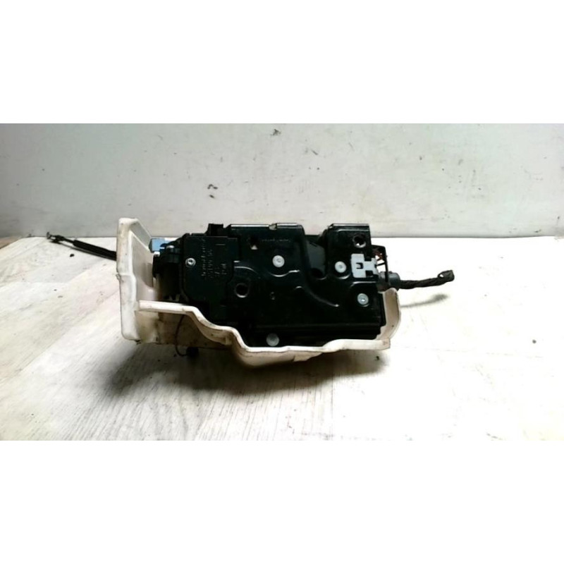 Serrure avant gauche VOLKSWAGEN GOLF 5 d’occasion