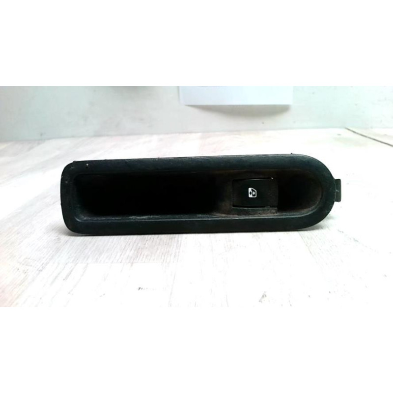 Interrupteur de leve vitre arriere droit RENAULT SCENIC 2 PHASE 1 d’occasion